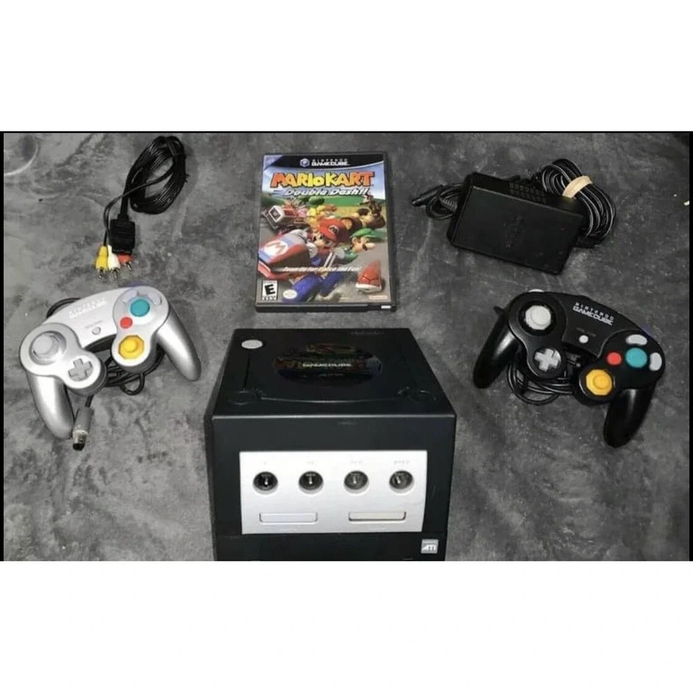 Nintendo GameCube Console Bundle + 2 Controllers Mario Kart Double Dash